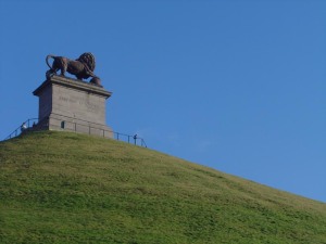 Lion's Mound, Waterloo, seen from below [Photo: Isabelle Grosjean, Creative Commons 3.0]
